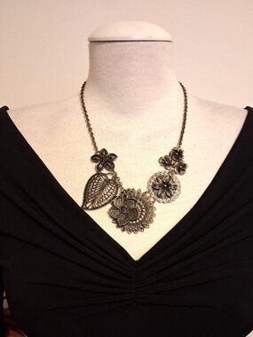 Vintage Floral Charms Contemporary Edge Brass Statement Necklace VTG Jewelry